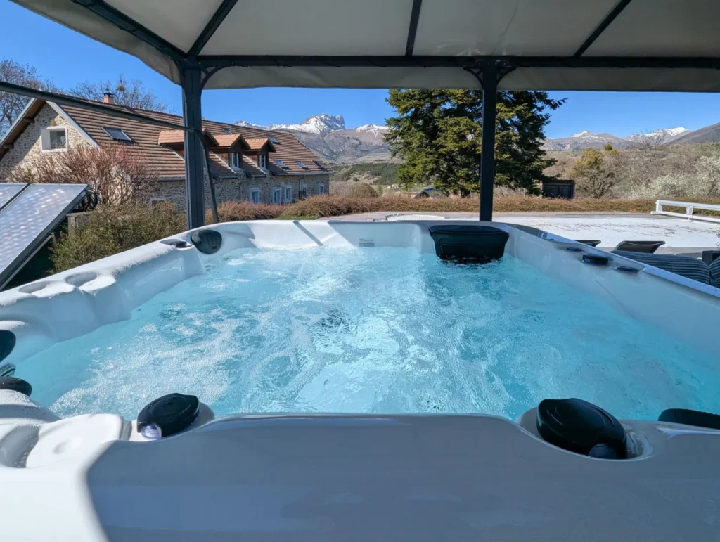 Spa du Domaine Le Clos des Biches avec vue sur les Alpes