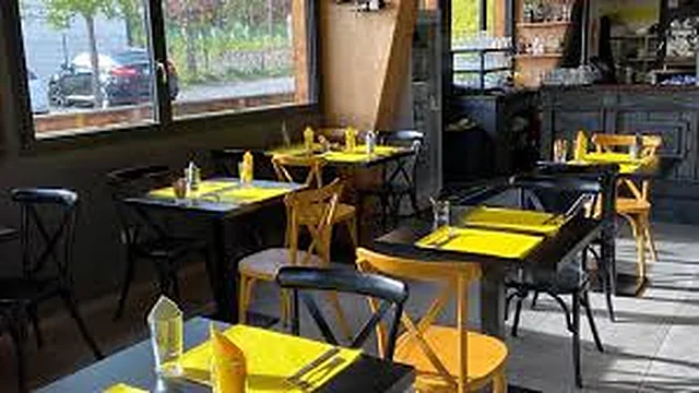 Salle du restaurant La Fabrik à Chorges